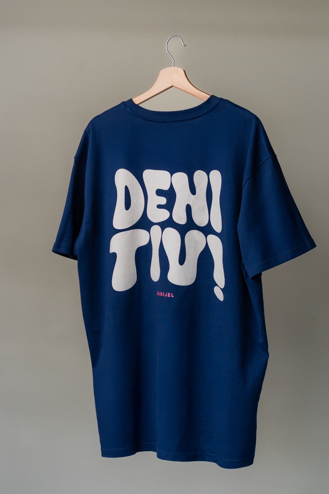 T - Shirt "Denitiv!"